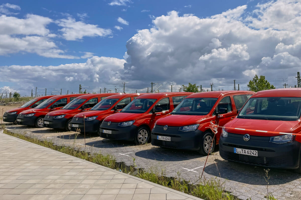 VW Caddy Maxi (7-Sitzer) an der neuen Station Preußenseite in Leipzig.