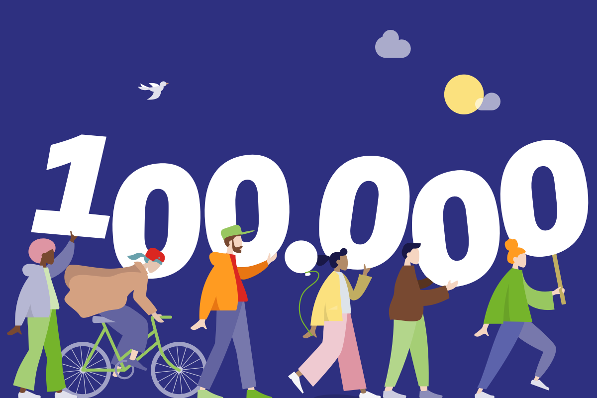 Menschen halten Zahlen, die zusammen eine 100.000 ergeben.